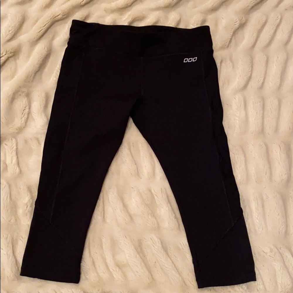 Lorna Jane Black Knee Length Capri